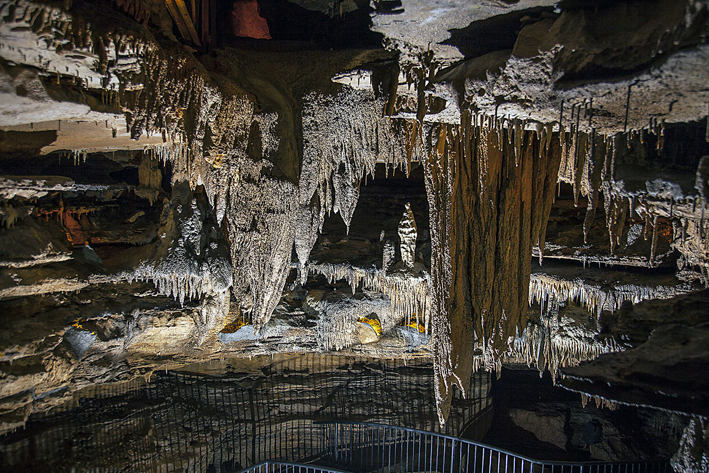 Squire Boone Caverns formations