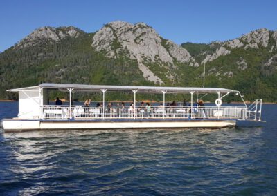 Lake Shasta with tour boat